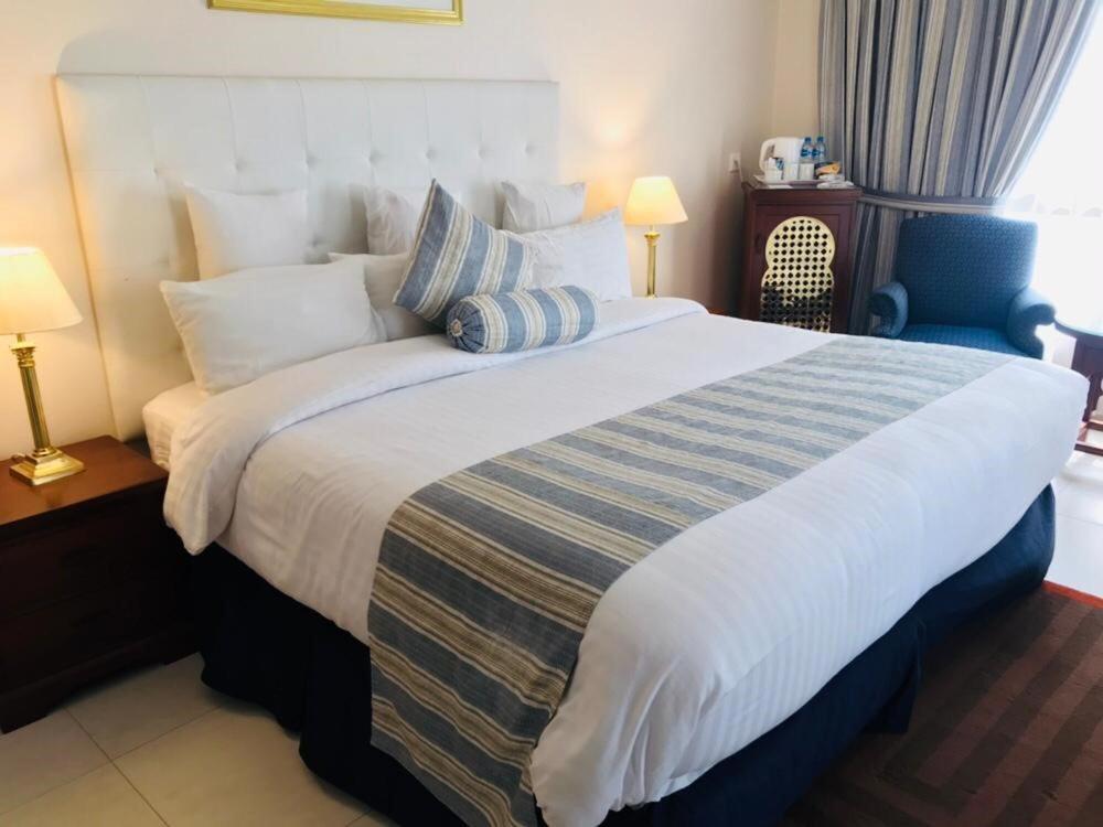 Beach Luxury Hotel Karachi Luaran gambar