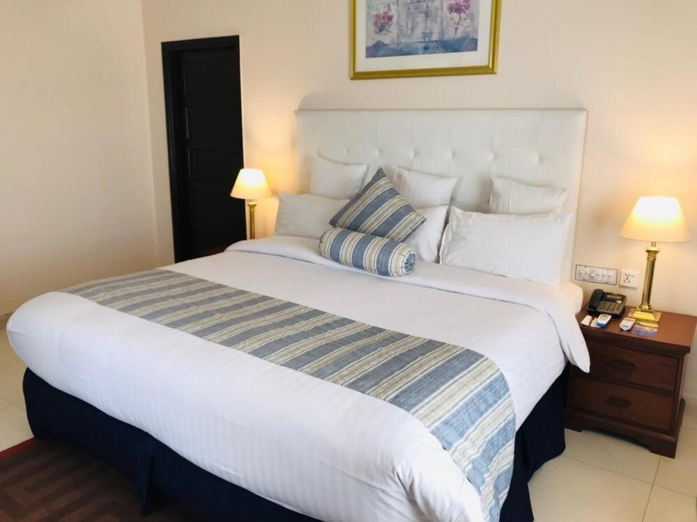Beach Luxury Hotel Karachi Luaran gambar