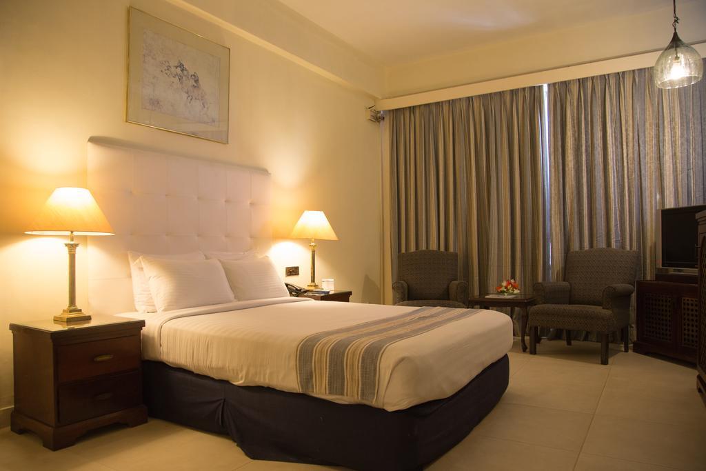 Beach Luxury Hotel Karachi Luaran gambar